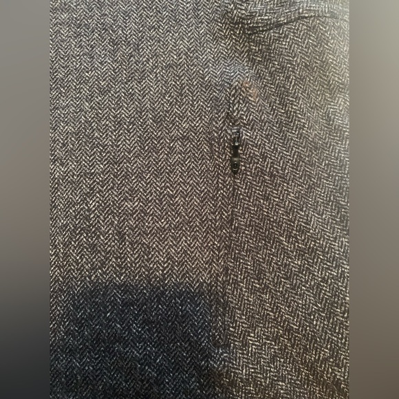 dark grey lululemon long sleeve shirt - Picture 5 of 10